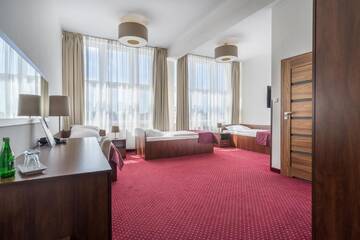 Фото номера Классический трехместный номер Отель Hotel Stork г. Бродница 2